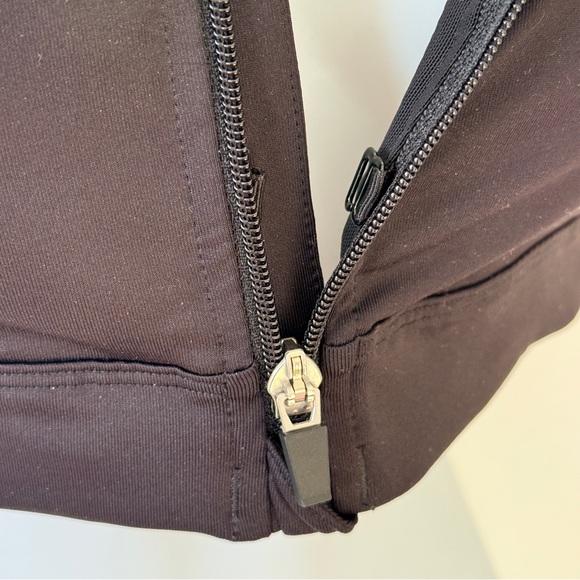 Set of 2 Black Tech Gear Center Zipper Workout Bras Size Large Fitness Running - Picture 6 of 7